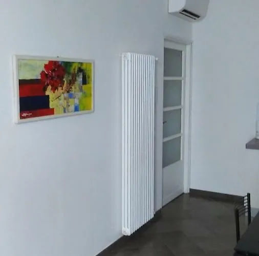 アパート A Due Passi Da Cisanello ピサ